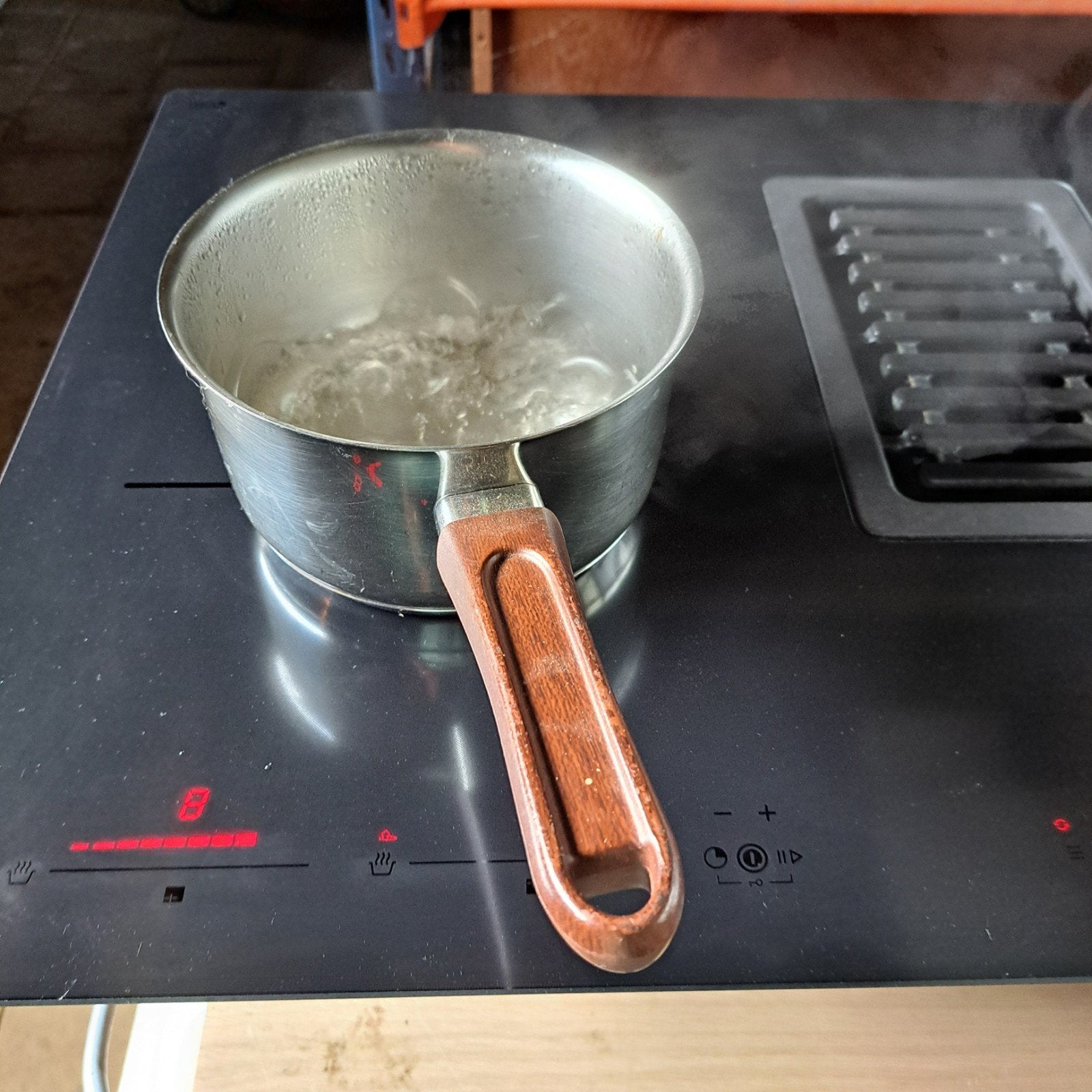 NIEUW? 83cm PELGRIM IKR4082 met AFZUIGING INDUCTIEKOOKPLAAT, Ophalen, Nieuw, 4 kookzones, Energieklasse A of zuiniger