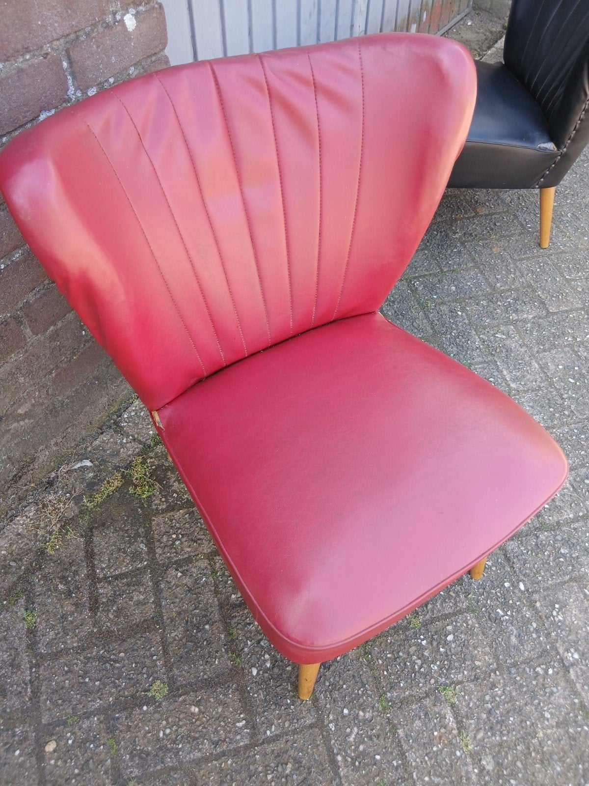Vintage fauteuil jaren 60 rood skai Artifort stijl, Leer, Midcentury Artifort clubfauteuil cocktailstoel jaren 50 60, Gebruikt