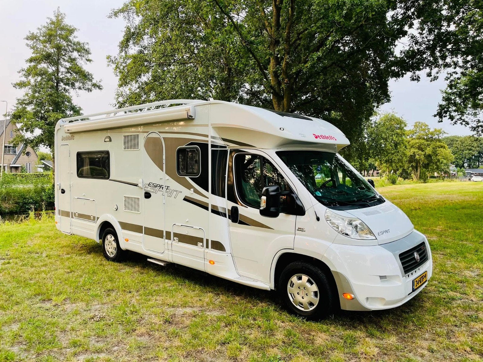 Dethleffs Esprit 7090 - Complete en Zelfvoorzienend, Automaat, Diesel, Particulier, Afzuigkap