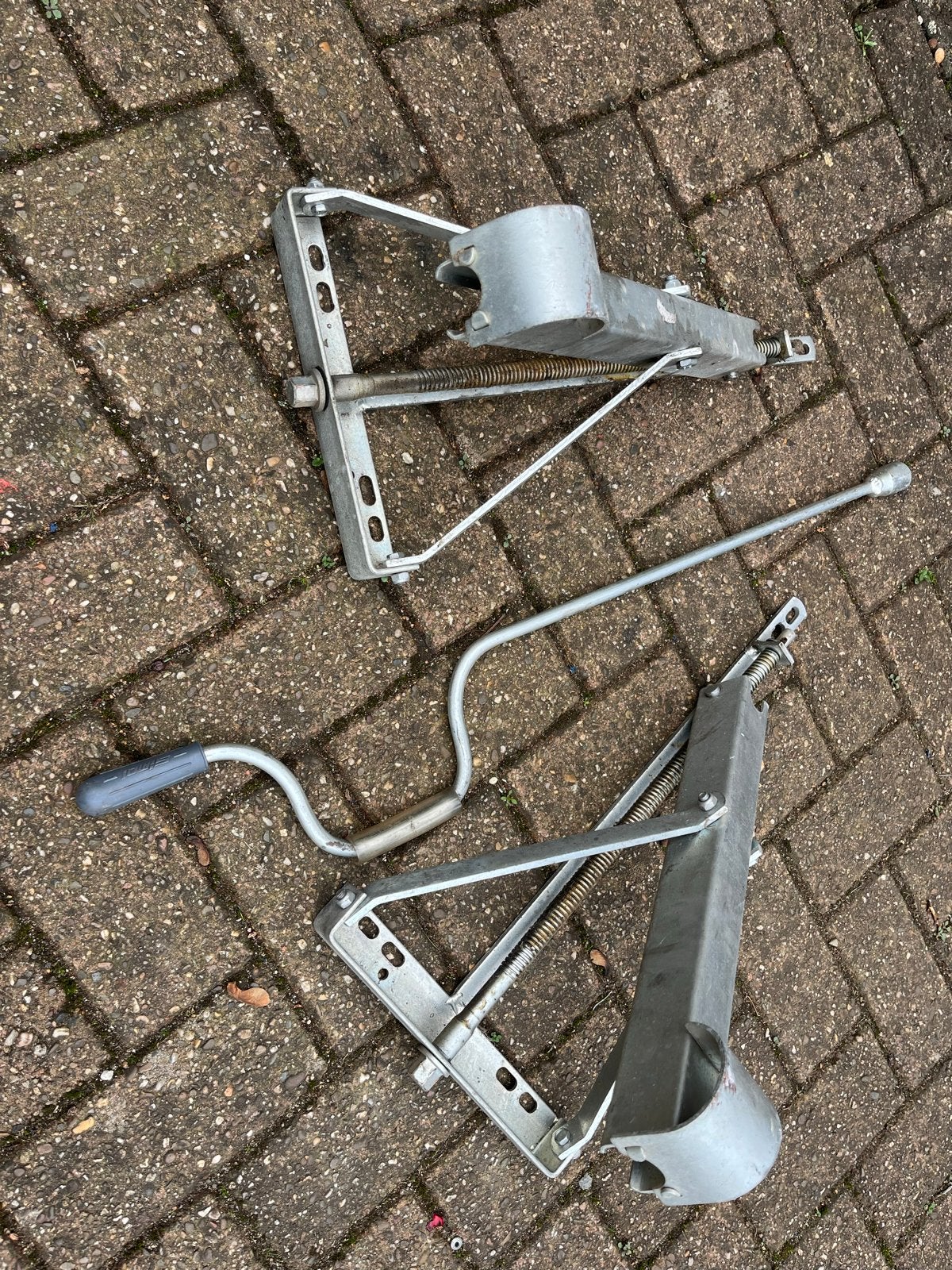 2 zware opdraai steunen voor aanhangwagen met slinger, Ophalen, Gebruikt