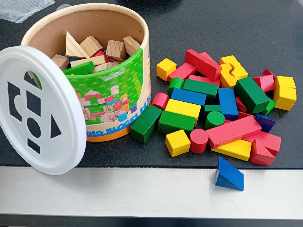 blokkenton/vormenstoof met extra bouw blokken/bouwen z.g.a.n, Ophalen of Verzenden, Zo goed als nieuw, Bouwen