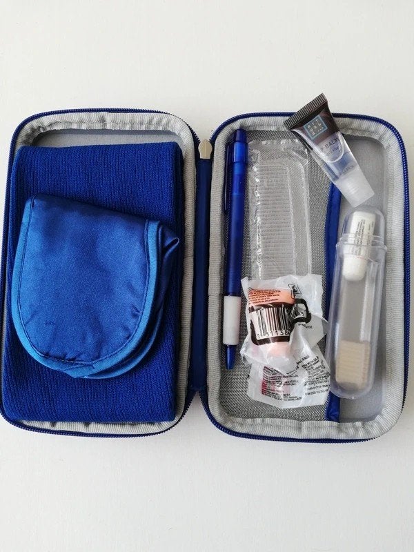 KLM travel comfort kit for business class-New-Unisex, Sieraden, Tassen en Uiterlijk, Ophalen of Verzenden, Nieuw, Blauw