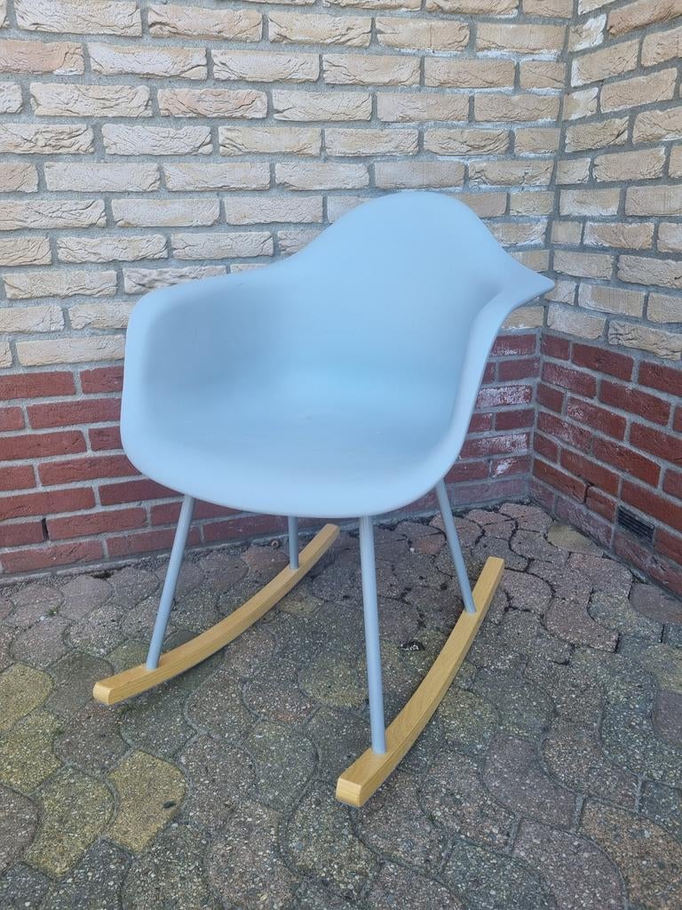 Moderne schommelstoel Kave Home, Huis en Inrichting, Stoelen, Ophalen, Hout, Modern, Scandinavisch, Zo goed als nieuw