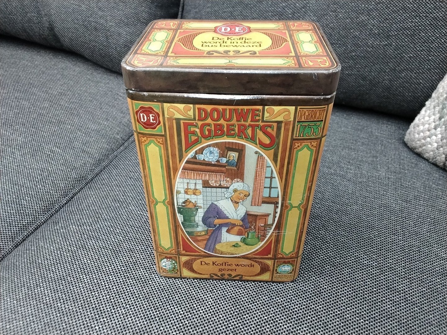 Douwe Egberts koffieblik - De koffie wordt gezet/geschonken, Ophalen of Verzenden, Gebruikt, Koffie, Douwe Egberts