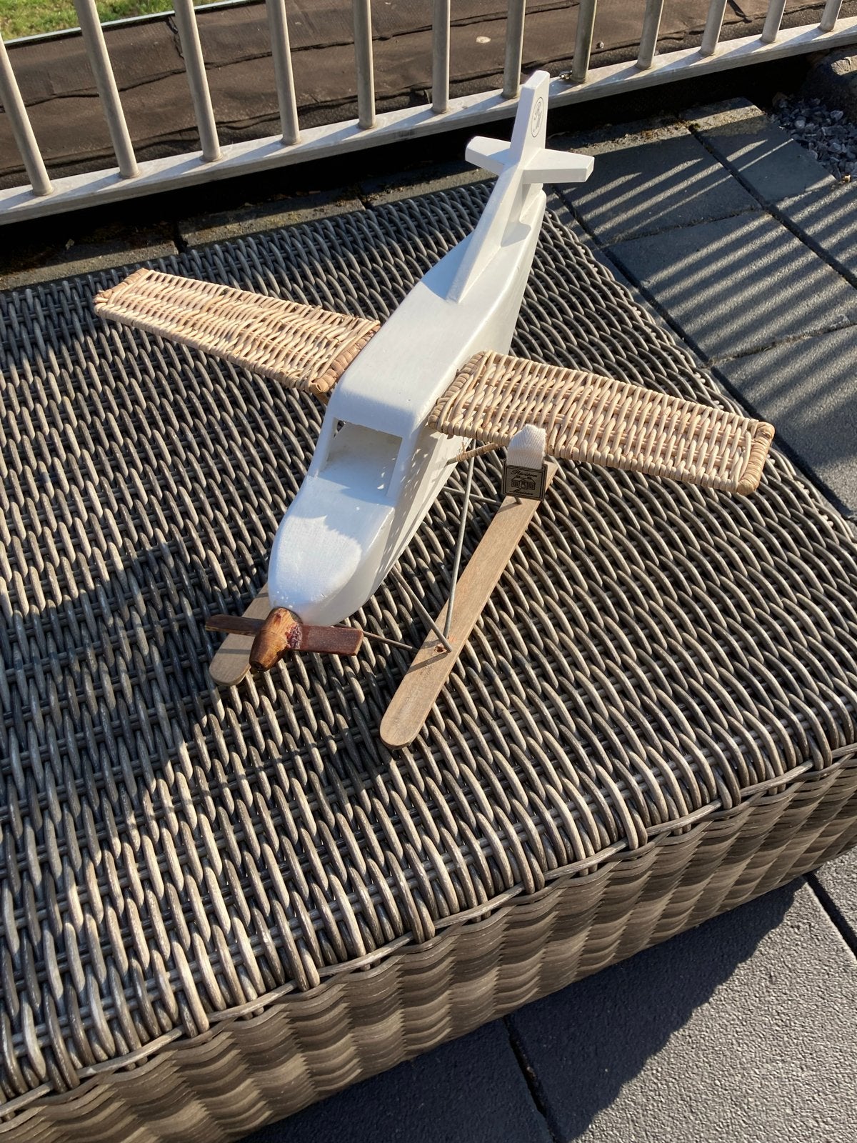 Decoratief RM Vliegtuig met rieten vleugels, Ophalen of Verzenden, Zo goed als nieuw, Vliegtuig, Overige merken