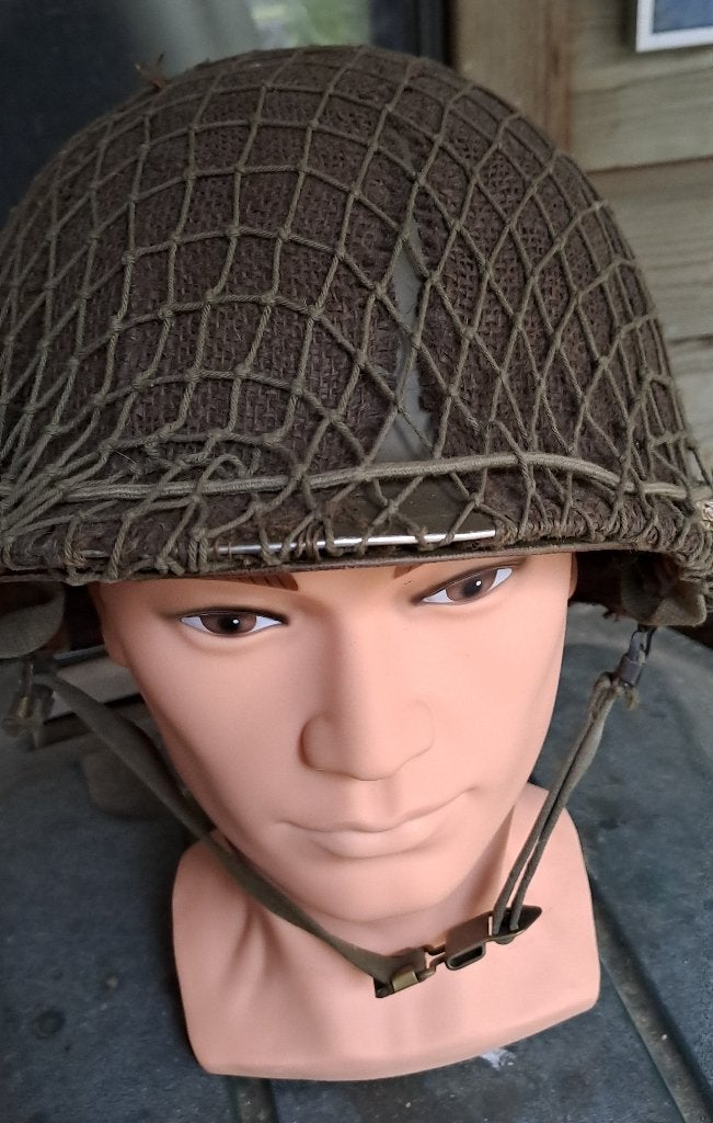 Mooie militaire helm met losse binnenhelm en net, Verzamelen, Ophalen of Verzenden, Overige soorten, Overige gebieden, Helm of Baret