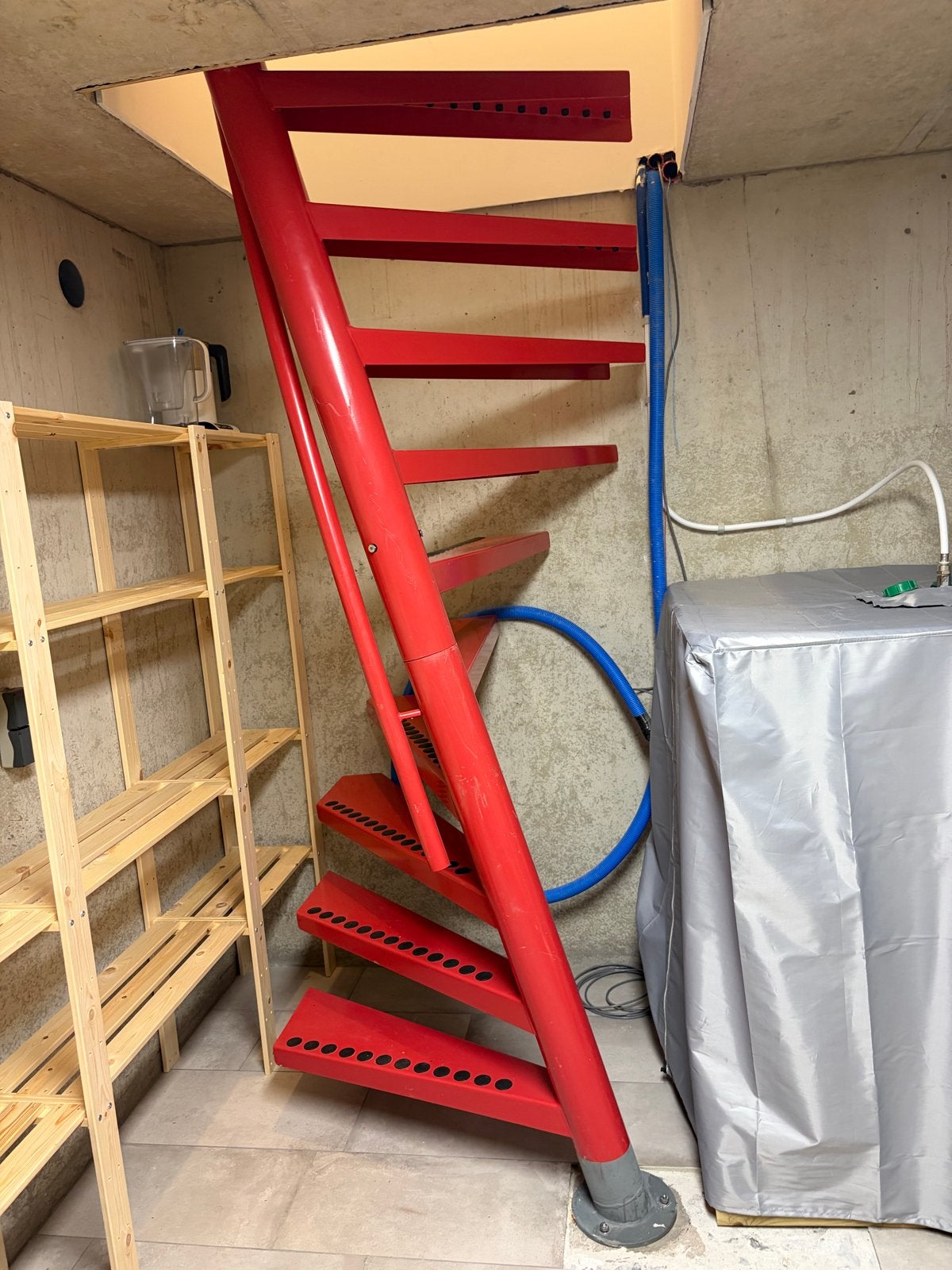1m2 trap - Ruimtebesparende designtrap, Ophalen, Zo goed als nieuw, Trap, 2 tot 4 meter