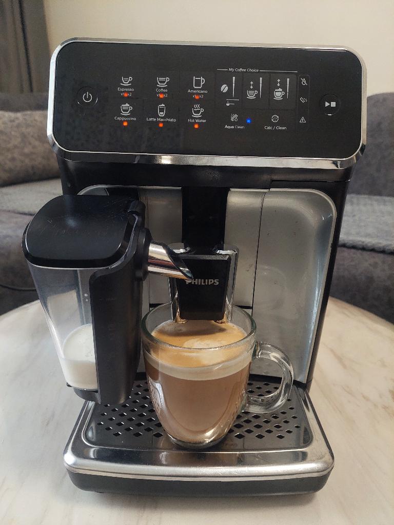 Te koop Philips latte go koffiemachine, Gebruikt, Koffiemachine, Ophalen of Verzenden, Afneembaar waterreservoir