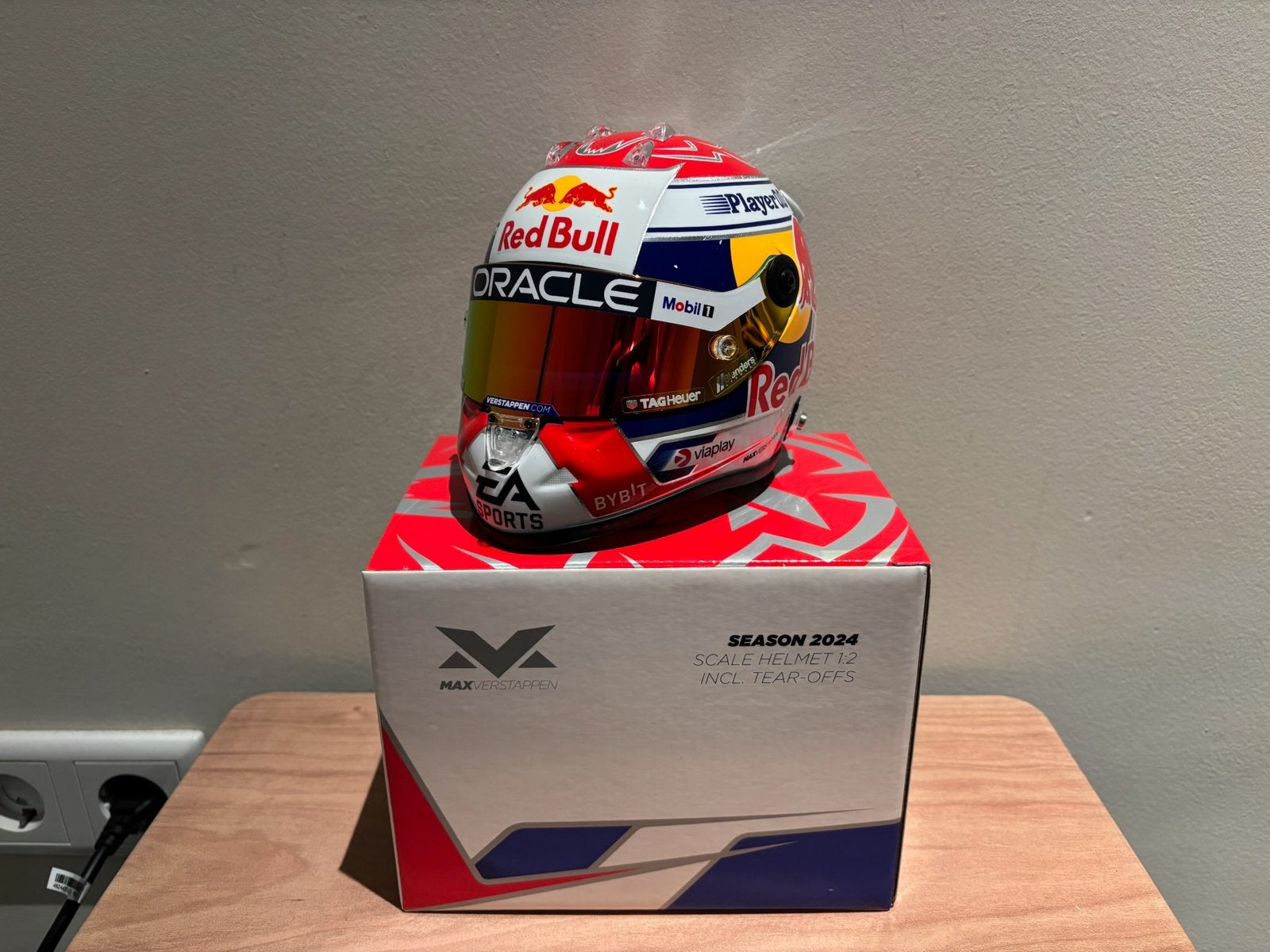 Max verstappen helm 1:2 seizoen 2024, Ophalen of Verzenden, Zo goed als nieuw, Formule 1