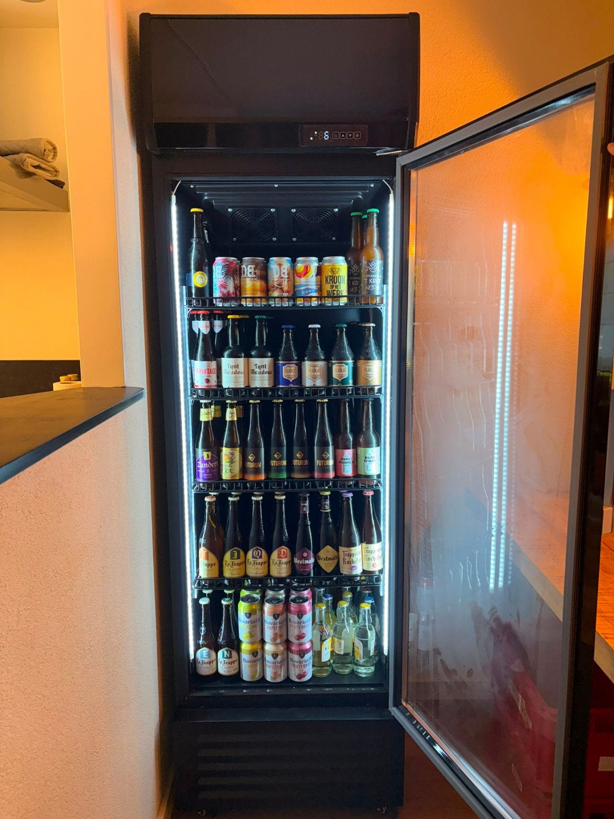 Glazen koelkast met slot - Perfect voor dranken, Ophalen, Zonder vriesvak, 200 liter of meer, 60 cm of meer