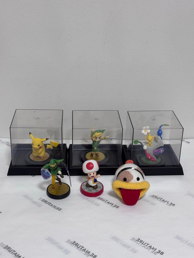 6 Nintendo Amiibo figuren met 3 Hori displays, Ophalen of Verzenden, Zo goed als nieuw