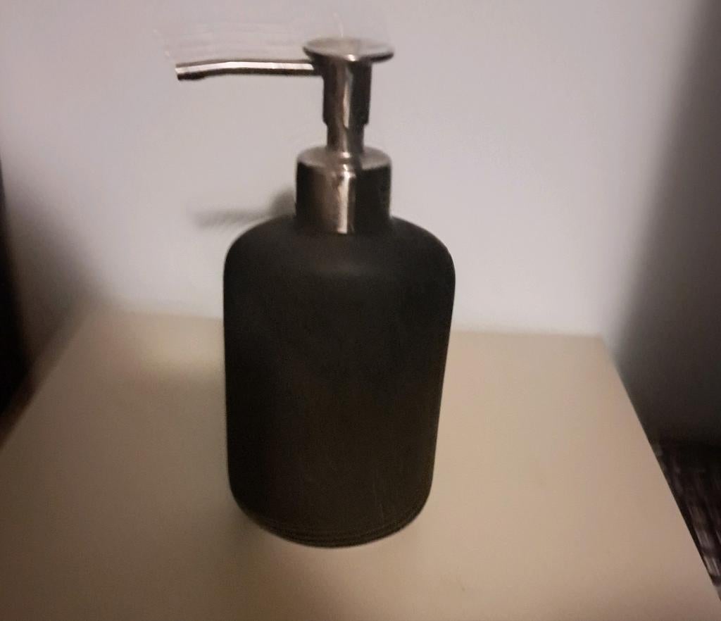 Donkergrijs zeeppompje van Ikea, Ophalen of Verzenden, Gebruikt, Grijs, Overige typen