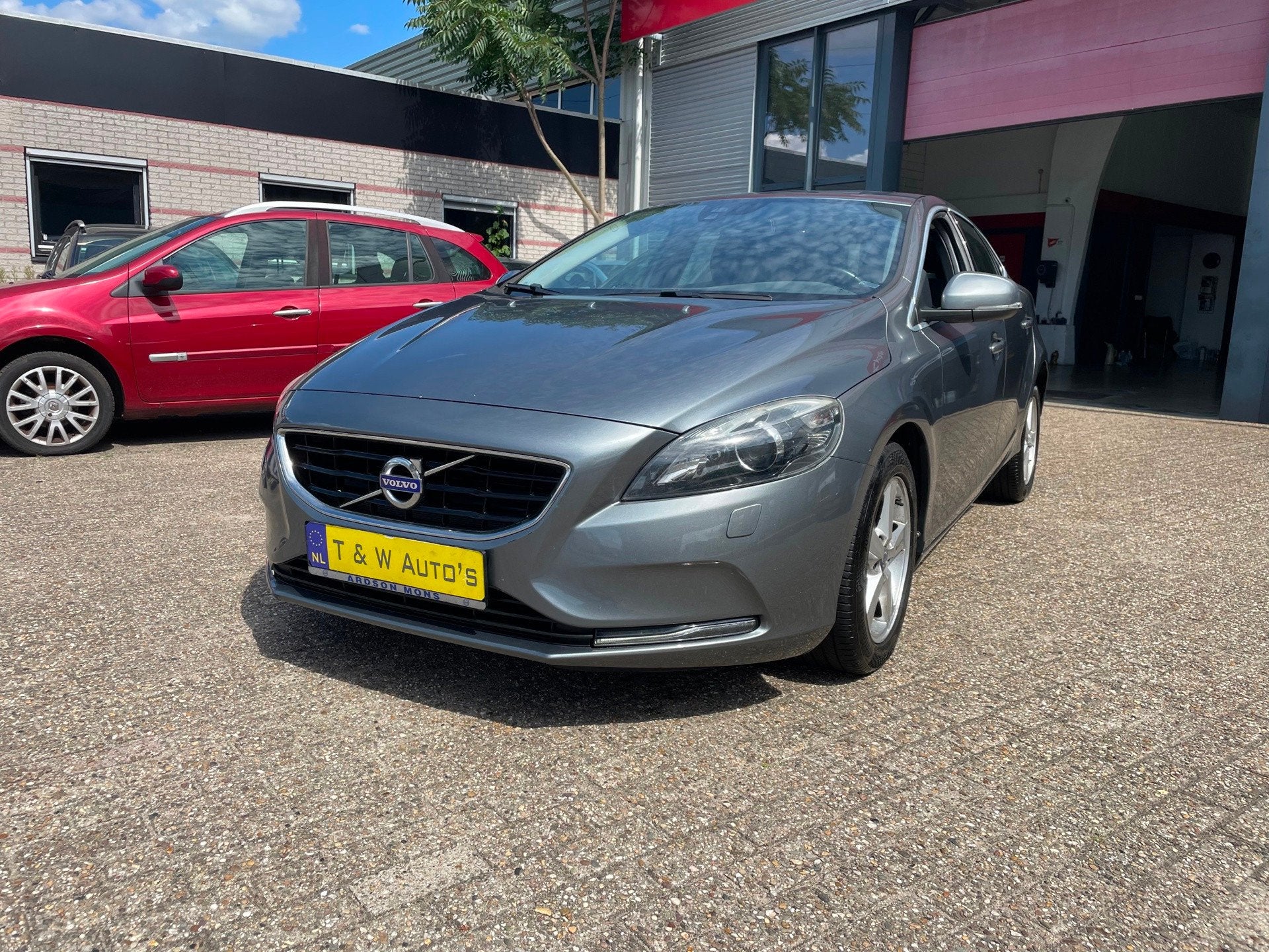 Volvo V40 2.0 T2 Momentum navi.camera, Auto's, Voorwielaandrijving, Gebruikt, Zwart, 4 cilinders