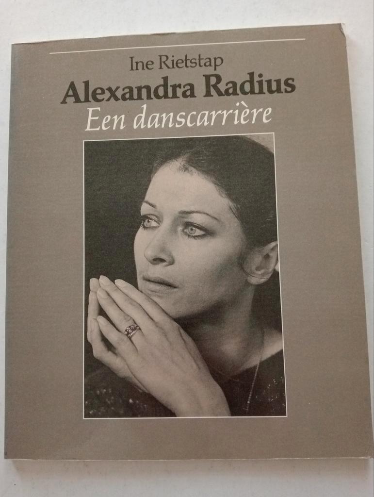 Alexandra Radius Een danscarrière - Ine Rietstap, Boeken, Ophalen of Verzenden, Gelezen, Ballet of Musical