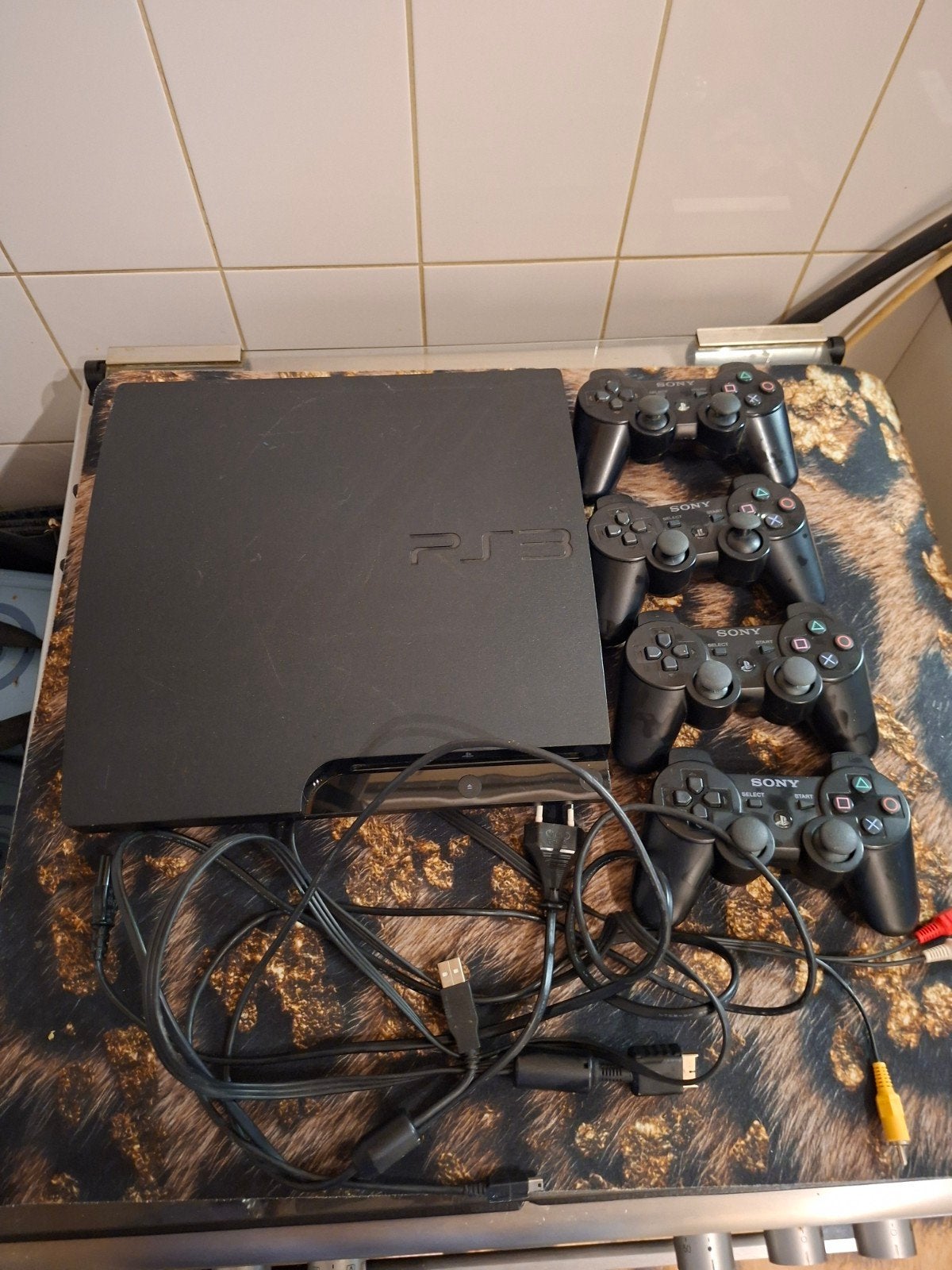 playstation 3, Ophalen of Verzenden, Gebruikt, Met 3 controllers of meer, Slim