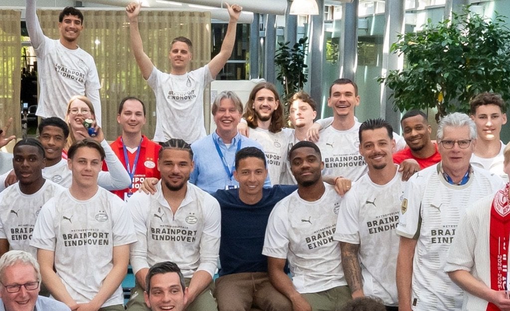 17x GESIGNEERD PSV-SHIRT VAN HET KAMPIOENSTEAM 2025-2026, Verzamelen, Sportartikelen en Voetbal, Ophalen of Verzenden, Zo goed als nieuw