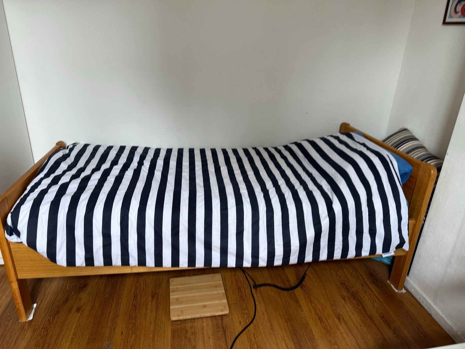 Zwaar Elektrisch Verstelbaar Bed in Goede Staat, Ophalen, 90 cm, Eenpersoons, Bruin