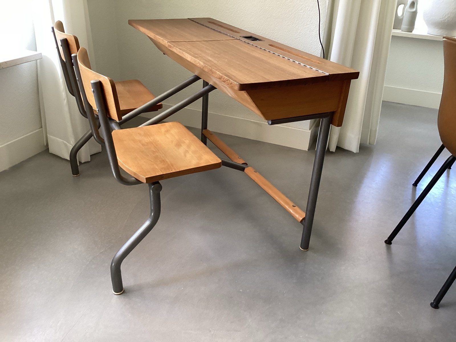 Oud Frans lessenaartje met stoelen - Leuk voor elk interieur, Ophalen