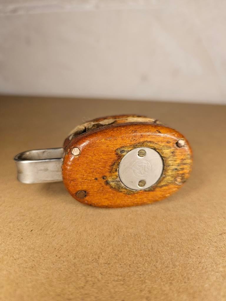 Vintage houten scheepsblok met metalen beugel, Ophalen of Verzenden