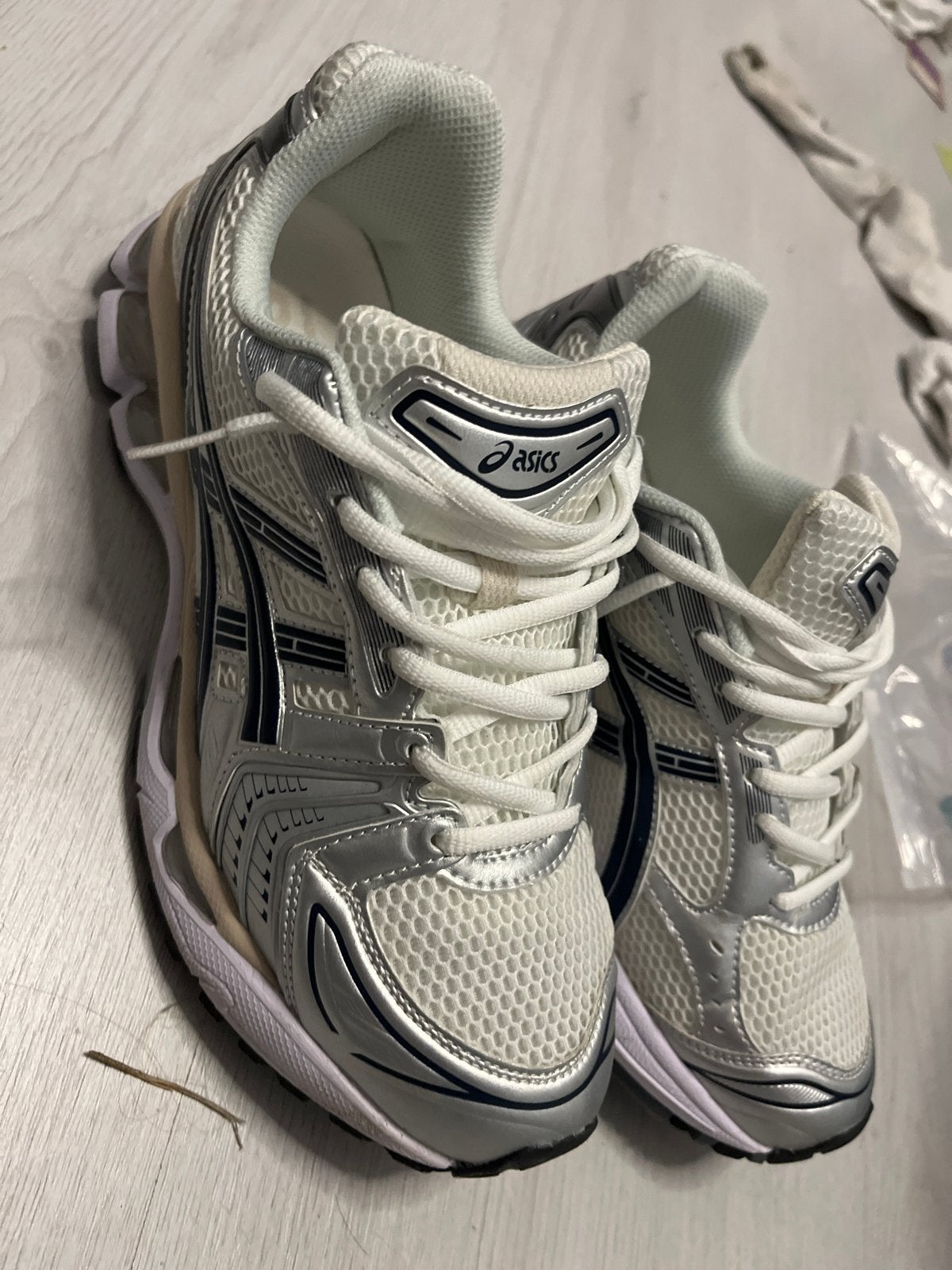Nieuwe Asics Gel-Kayano hardloopschoenen - Maat 42,5, Kleding | Dames, Schoenen, Ophalen of Verzenden, Nieuw, Wit, Sportschoenen