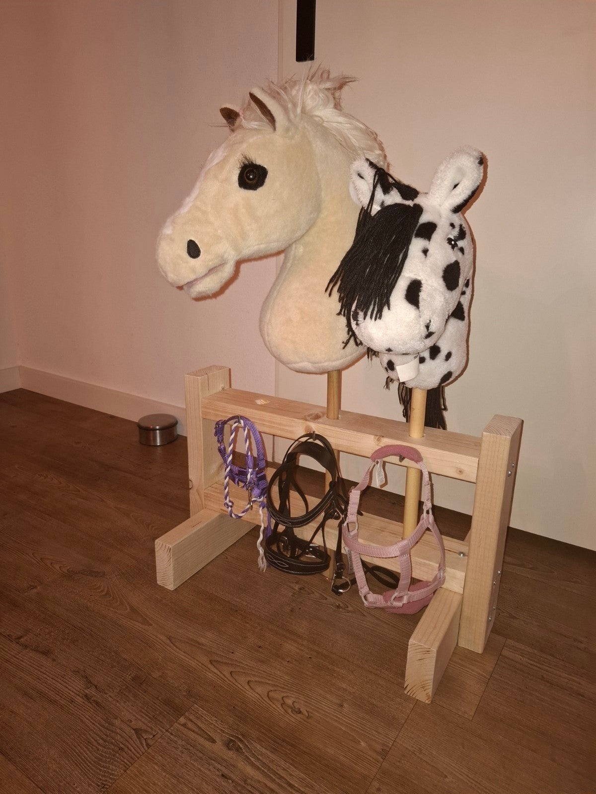 Nieuw! Hobbyhorse stal voor 3 stokpaardjes, Ophalen of Verzenden, Nieuw, Jongen of Meisje