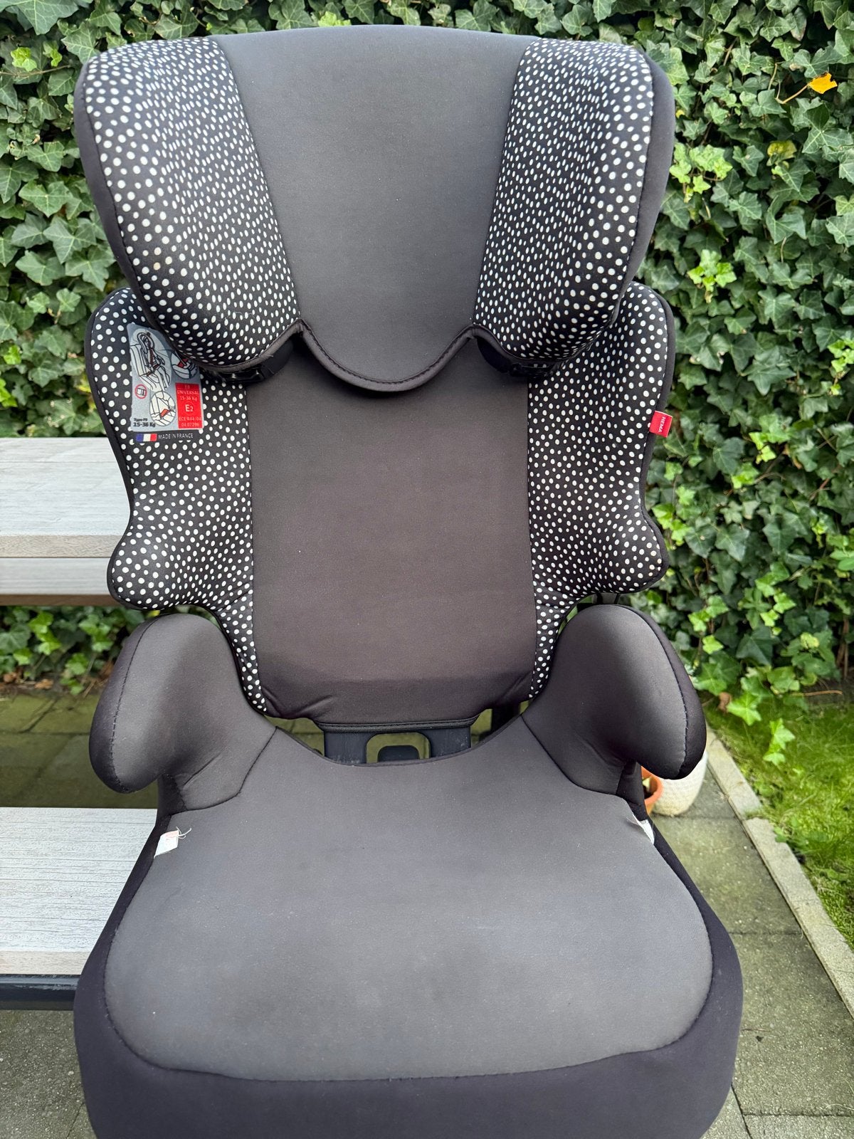 Hema autostoel 15-36 kg - Zwart met witte stippen, Overige merken, 15 t/m 36 kg, Ophalen of Verzenden, Gebruikt