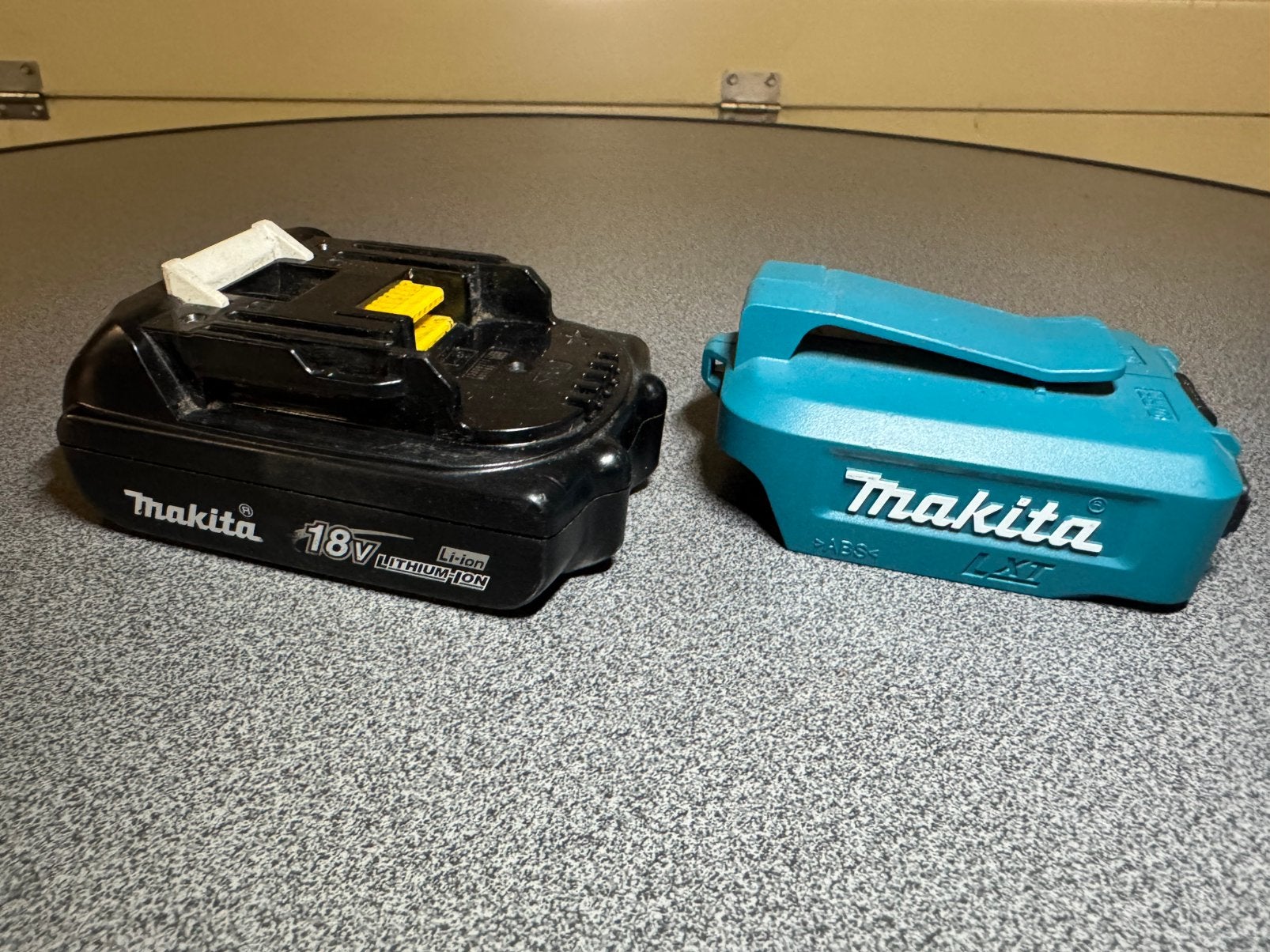 Makita BL1815N Accu + Makita DECADP05 Usb Adaptor, Makita, Ophalen of Verzenden, Japan, Gebruikt