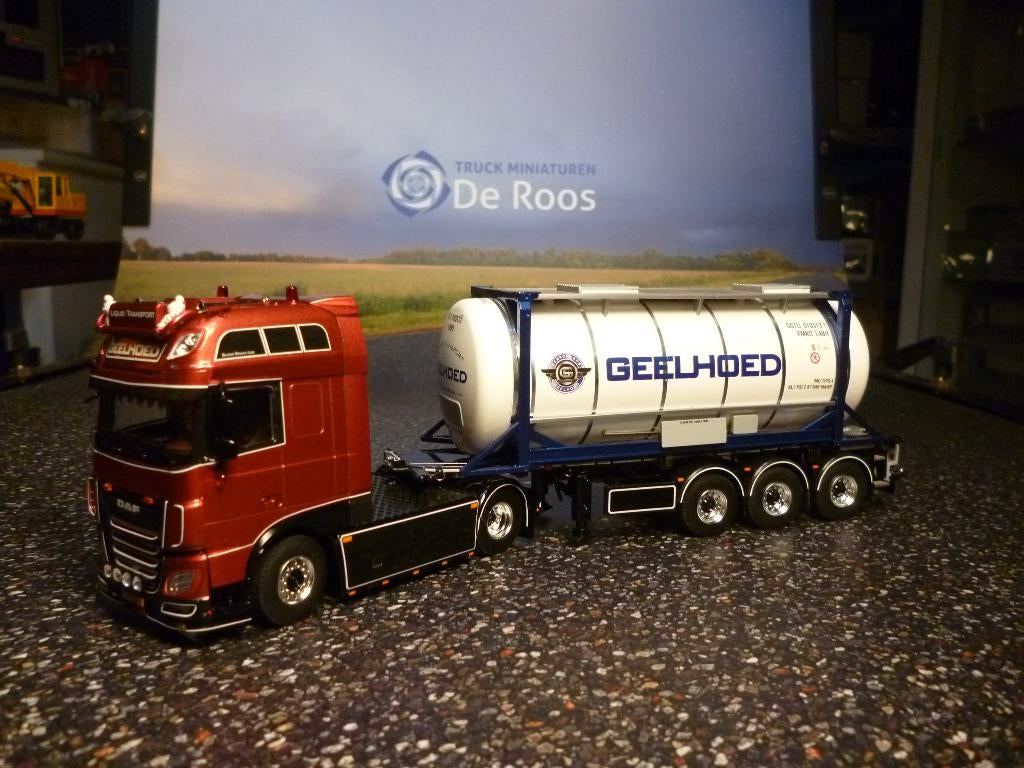 WSI DAF XF 106 Geelhoed met trailer en certificaat, Hobby en Vrije tijd, Modelauto's | 1:50, Ophalen of Verzenden, Nieuw, Bus of Vrachtwagen