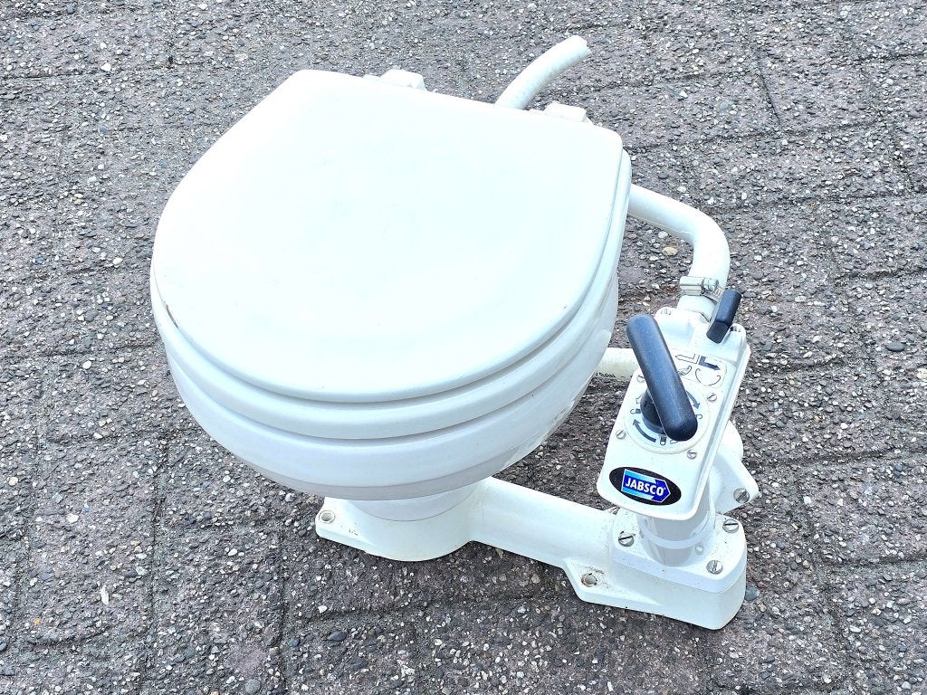 Jong gebruikt JABSCO SCHEEPSTOILET compleet uit sloopboot, Watersport en Boten, Niet ingevuld, Zo goed als nieuw, Zeilboot of Motorboot