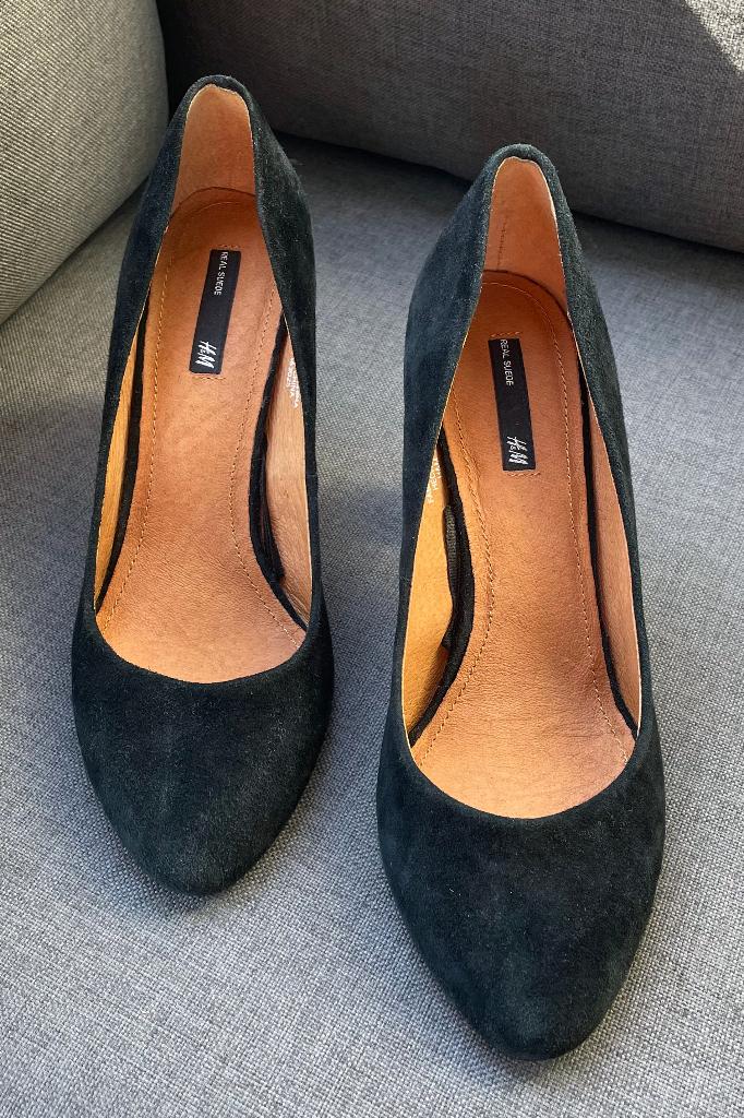 Zwarte suede pumps maat 38, Ophalen, Zwart, Zo goed als nieuw, Pumps