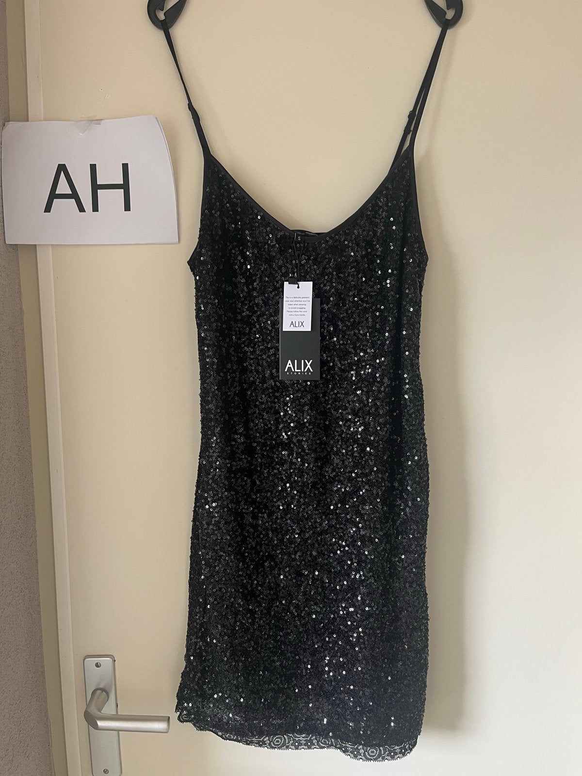 Alix The Label pailletten jurk zwart maat S, Kleding | Dames, Zwart, Nieuw, Ophalen of Verzenden, Maat 36 (S)