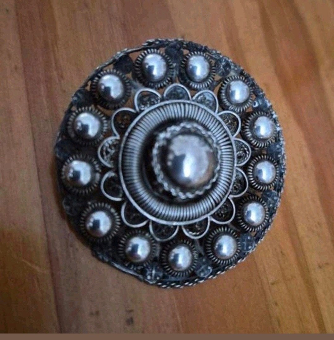 Antieke Zilveren Zeeuwse knop Broche, 4 tot 7 cm, Gebruikt, Ophalen of Verzenden, Zilver