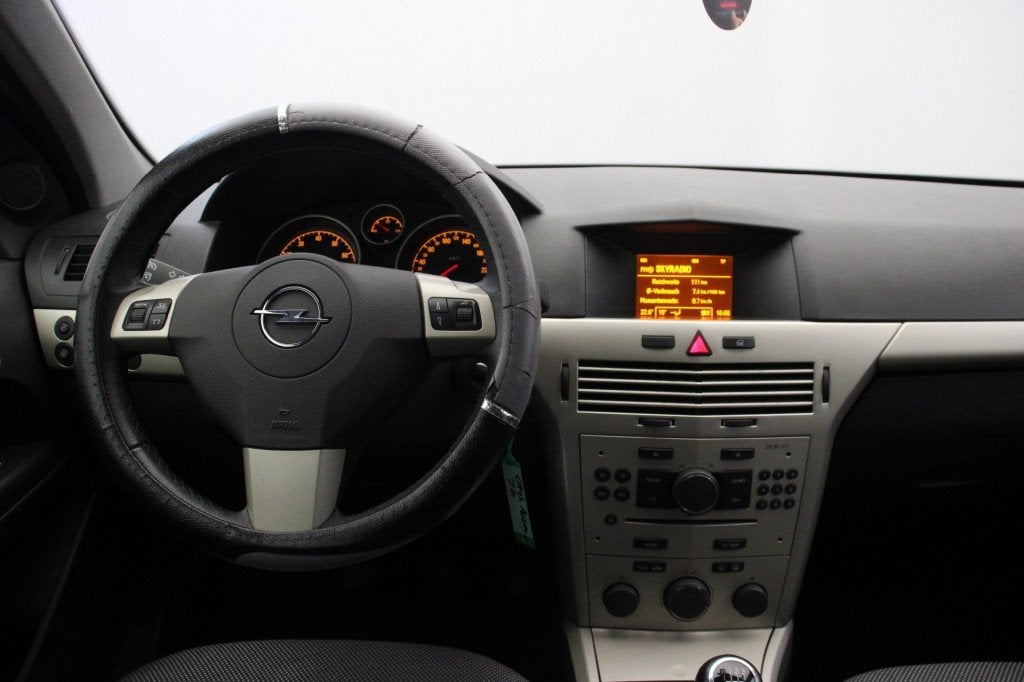 Opel ASTRA Wagon 1.6 Essentia - Clima, Cruise, Trekhaak, 15 km/l, Gebruikt, Huisgarantie, 4 cilinders