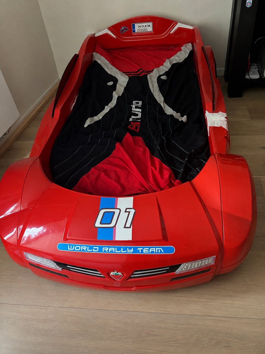 Stoer jongens autobed met werkende lichten en matras, Kinderen en Baby's, Kinderkamer | Bedden, Ophalen, 85 tot 100 cm, Gebruikt