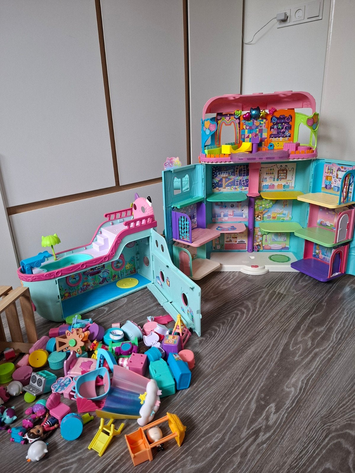 Gabby's Poppenhuis met Boot, Speelzolder en Accessoires, Ophalen