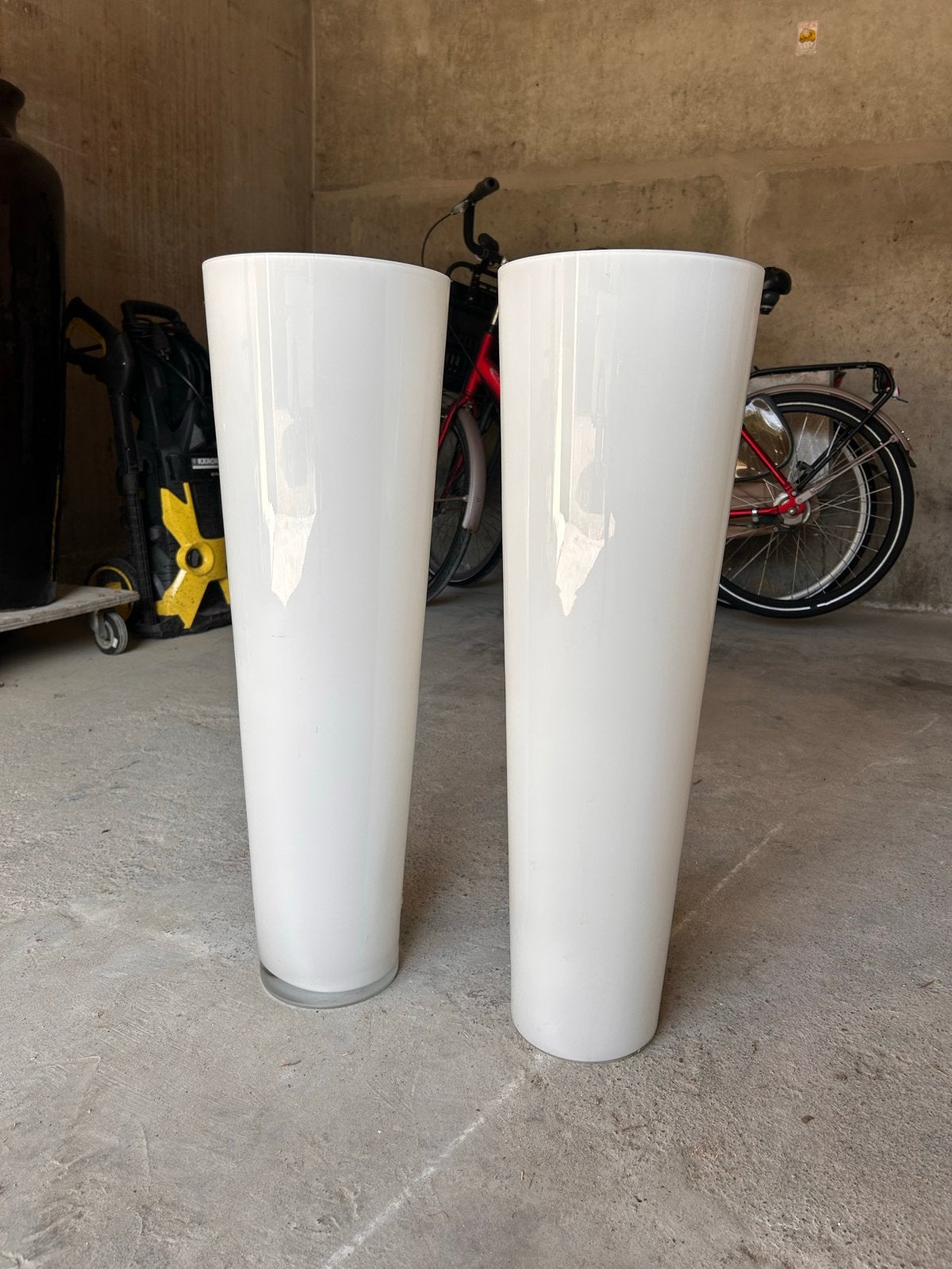 Set van 2 Glazen Vazen (Melkglas)  - Elegant en Modern, Ophalen, Zo goed als nieuw, Wit, Glas