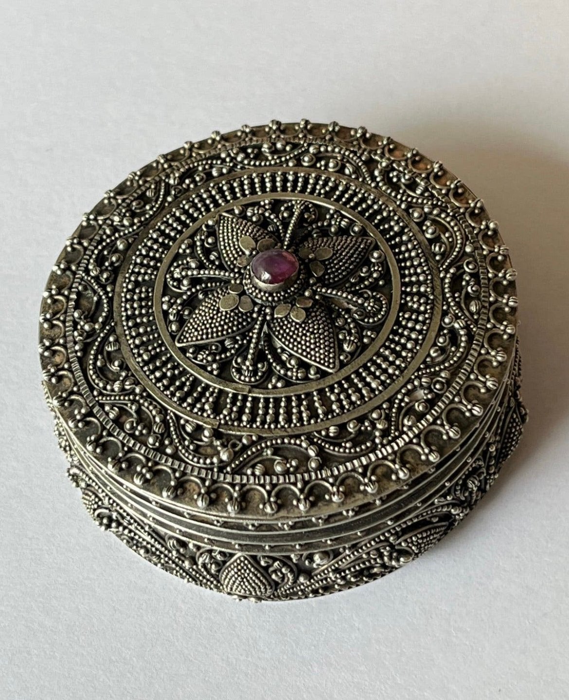 Zilveren DECORATIEF DOOSJE MET AMETHIST, Verzenden, Zilver