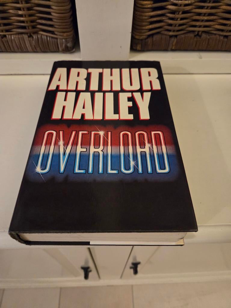 Arthur Hailey - Overload, Ophalen of Verzenden, Gelezen
