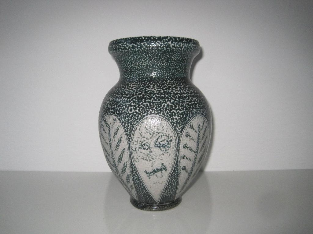 Terraco Draak Beesel Holland vaas ca. 21,5 cm. hoog., Ophalen of Verzenden