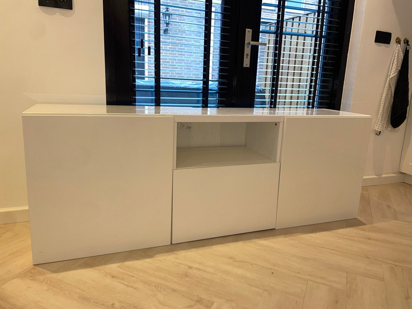 Ikea Besta TV meubel met melkglas plaat (180x40x65 cm), Huis en Inrichting, Ophalen, Gebruikt, Glas, 150 tot 200 cm