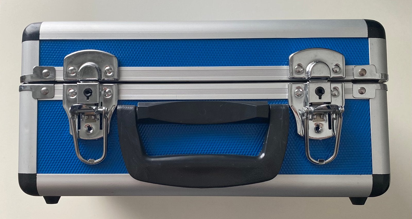 * NIEUW* Blauwe aluminium koffer met slot en draagband, Sieraden, Tassen en Uiterlijk, Koffers, Ophalen of Verzenden, Nieuw, Metaal