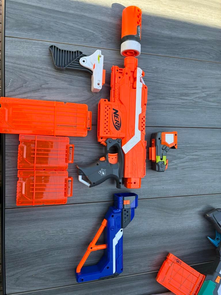 Nerf Stryfe met extra onderdelen en magazijnen, Ophalen of Verzenden, Gebruikt