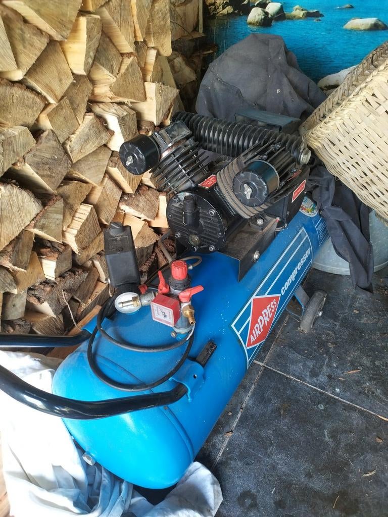 Een zeer nette compressor, 100 liter of meer, Ophalen of Verzenden, Zo goed als nieuw