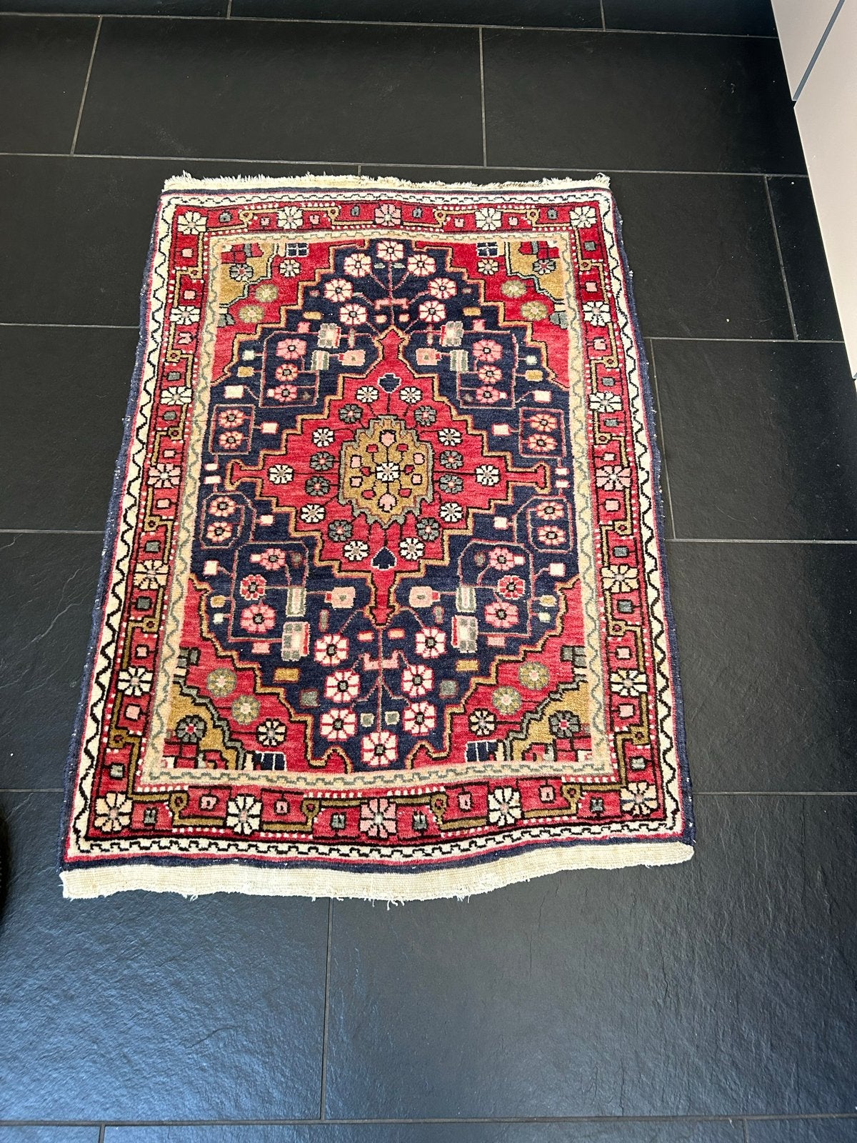 Prachtig handgeknoopt Perzisch tapijtje, rood/blauw, 50 tot 100 cm, Zo goed als nieuw, Rechthoekig, Rood