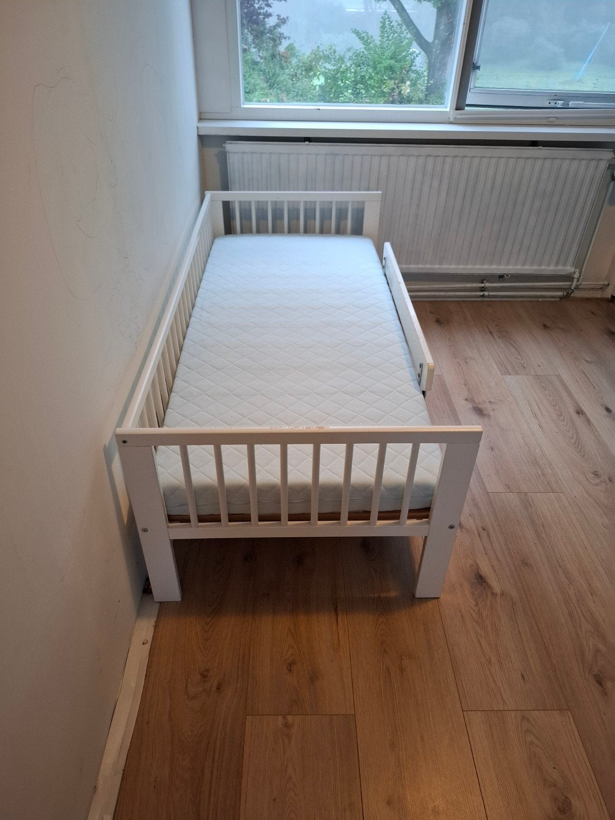 IKEA Sundvik peuterbed met matras en bedhekje, Ophalen, Gebruikt, Minder dan 140 cm, Matras