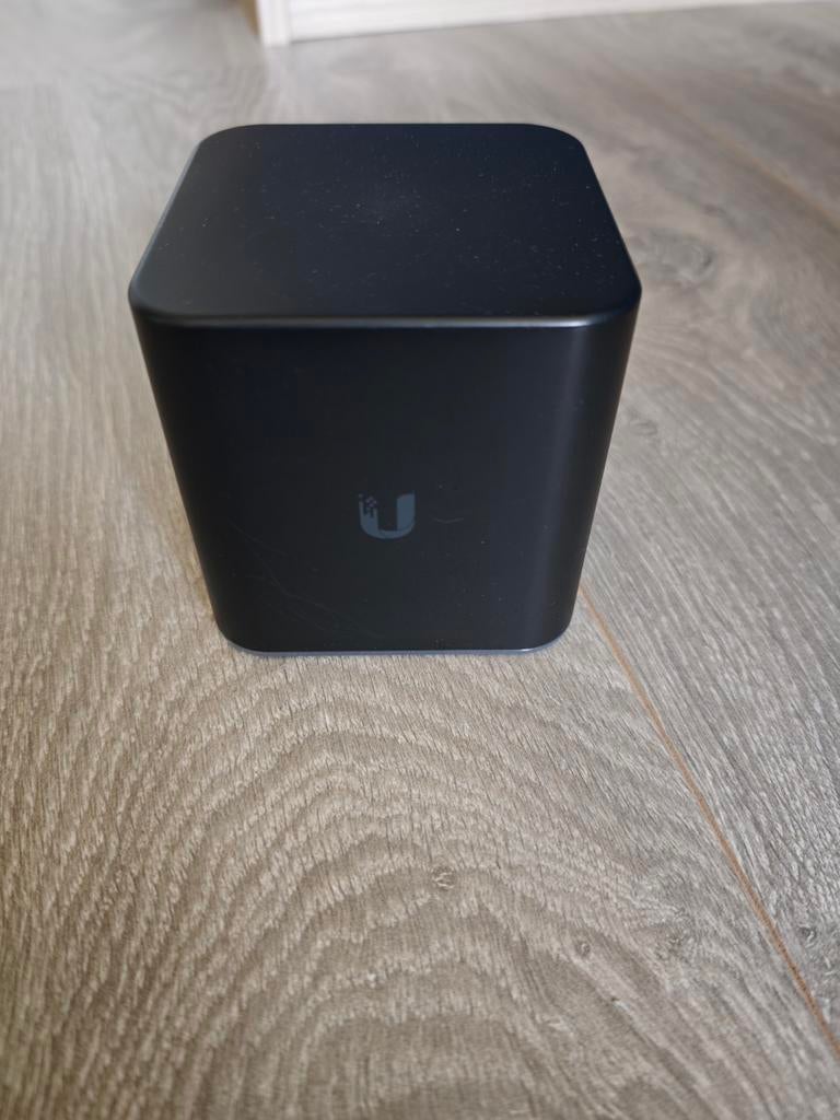 Ubiquiti airCube ISP Router, Ophalen of Verzenden, Zo goed als nieuw, Router, Ubiquiti