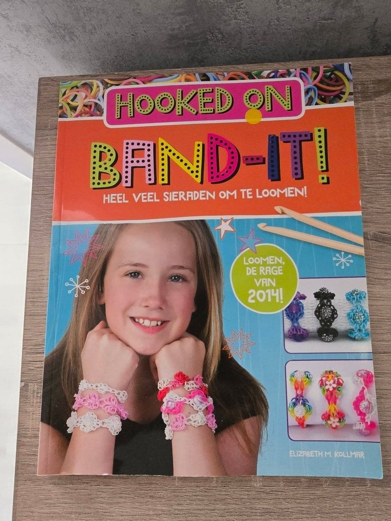Hooked on Band-It! Loomen zonder loom boek, Ophalen of Verzenden, Zo goed als nieuw