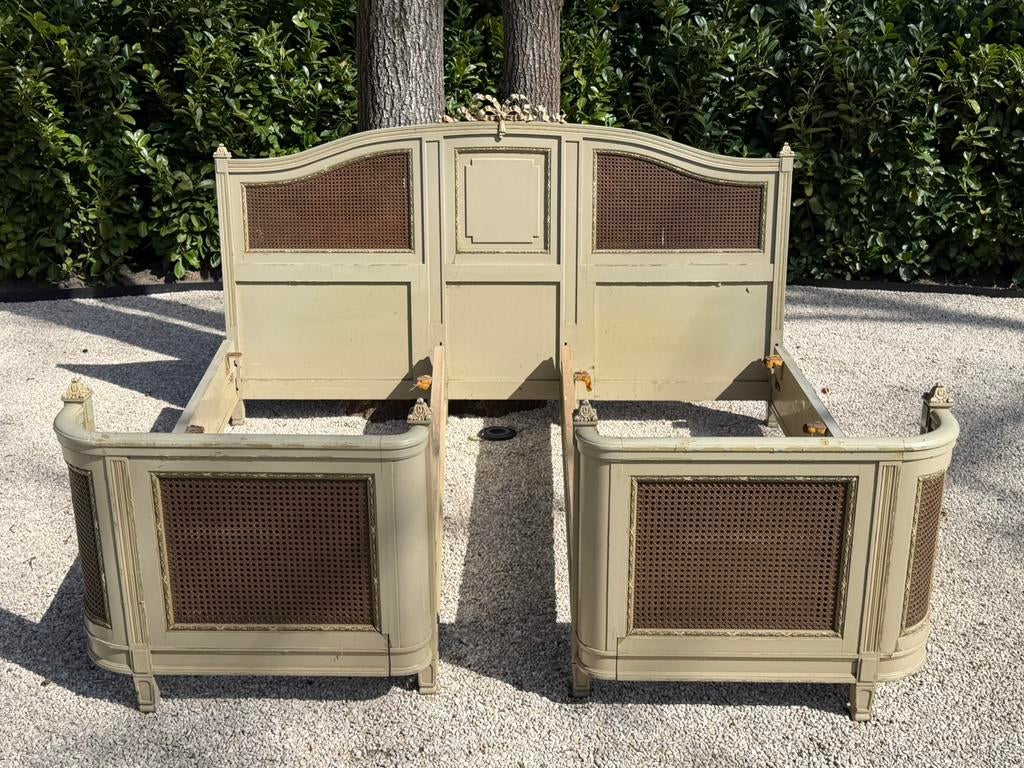 klassiek tweepersoonsbed in Louis XVI-stijl, Ophalen