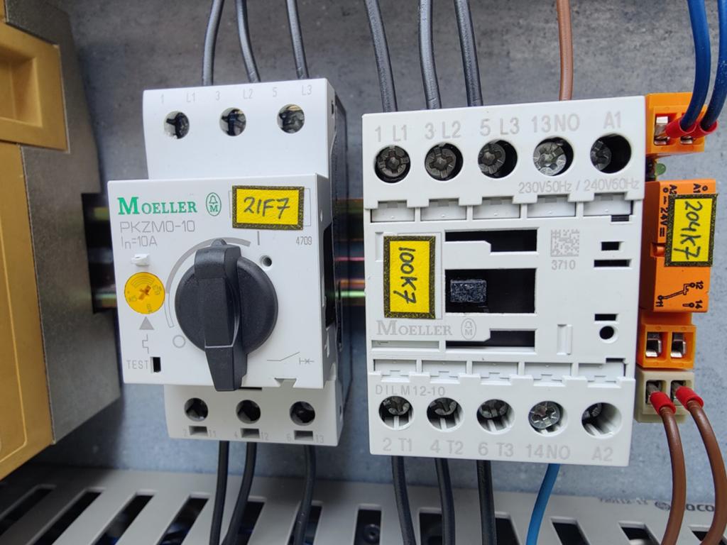 Diverse Relais Stotzen PKZM0 relais0AM zijn 230v AC stuursp., Ophalen of Verzenden, Overige typen