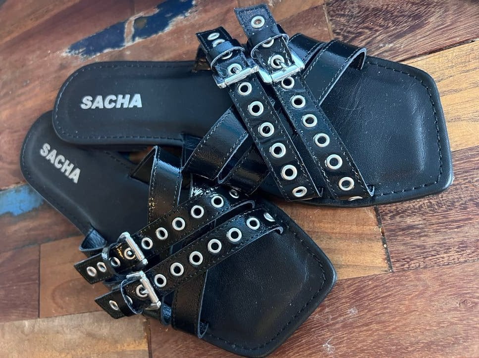 Zwarte Sacha sandalen met gespen en studs - Maat 40, Zwart, Zo goed als nieuw, Sandalen of Muiltjes, Ophalen of Verzenden